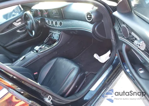 2017 Mercedes-Benz E 300 4Matic z USA, uszkodzony, nr VIN WDDZF4KB7HA091162